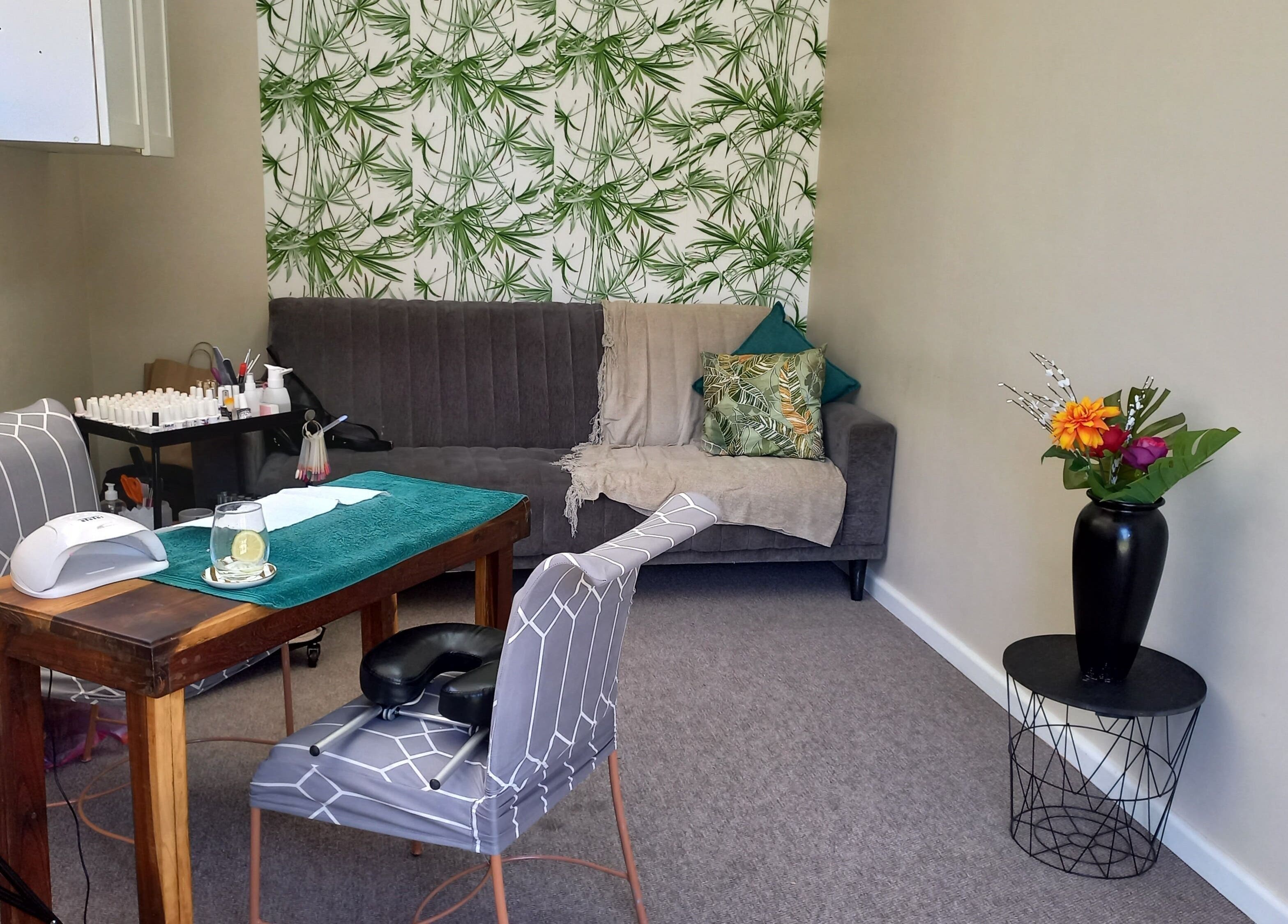 Relaxing space at Mello's Mobile Beauty Spa in Gqeberha, Eastern Cape, ZA, featuring a cozy seating area.