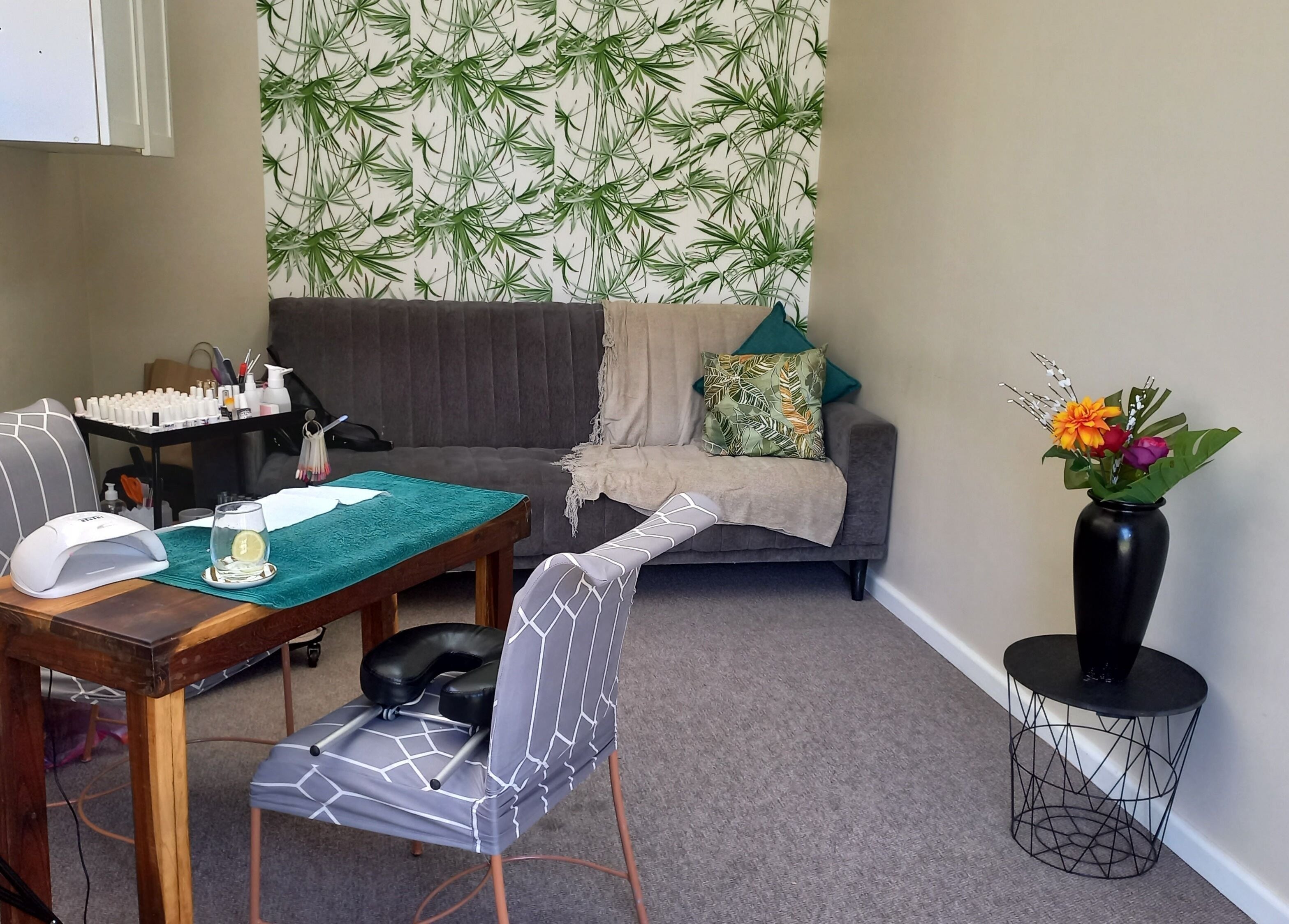 Relaxing space at Mello's Mobile Beauty Spa in Gqeberha, Eastern Cape, ZA, featuring a cozy seating area.