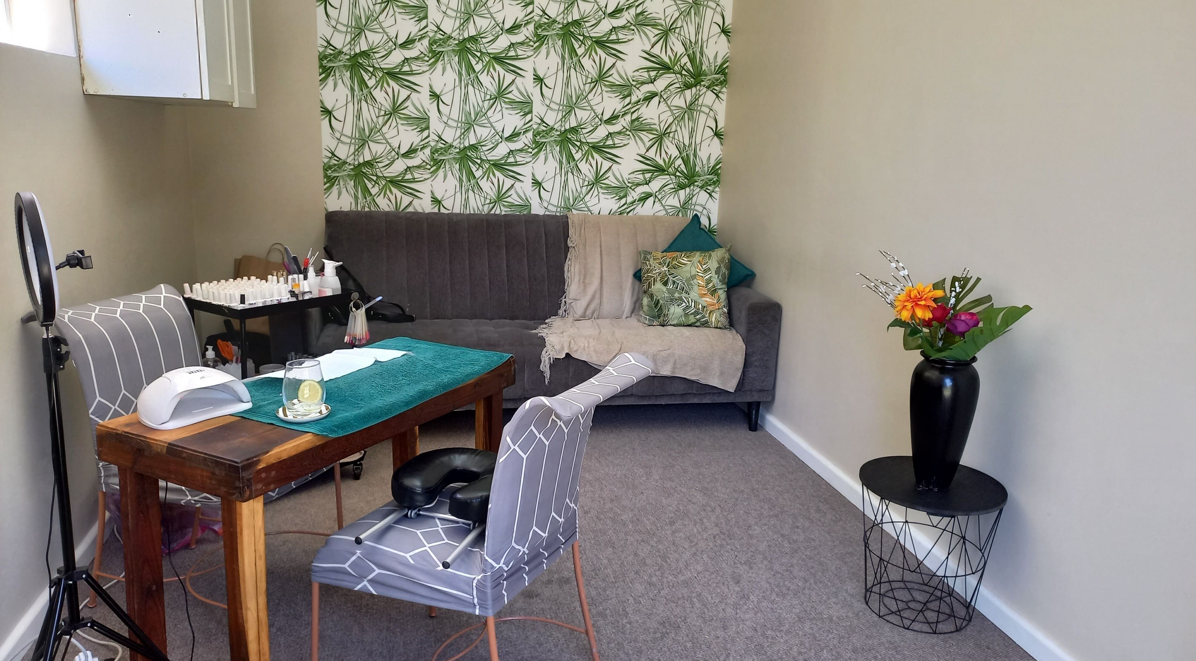 Relaxing space at Mello's Mobile Beauty Spa in Gqeberha, Eastern Cape, ZA, featuring a cozy seating area.