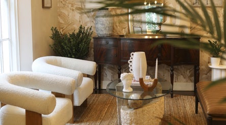 Serene waiting area at Balayage Pittsburgh, Pittsburgh, Pennsylvania, US, with stylish decor and seating.