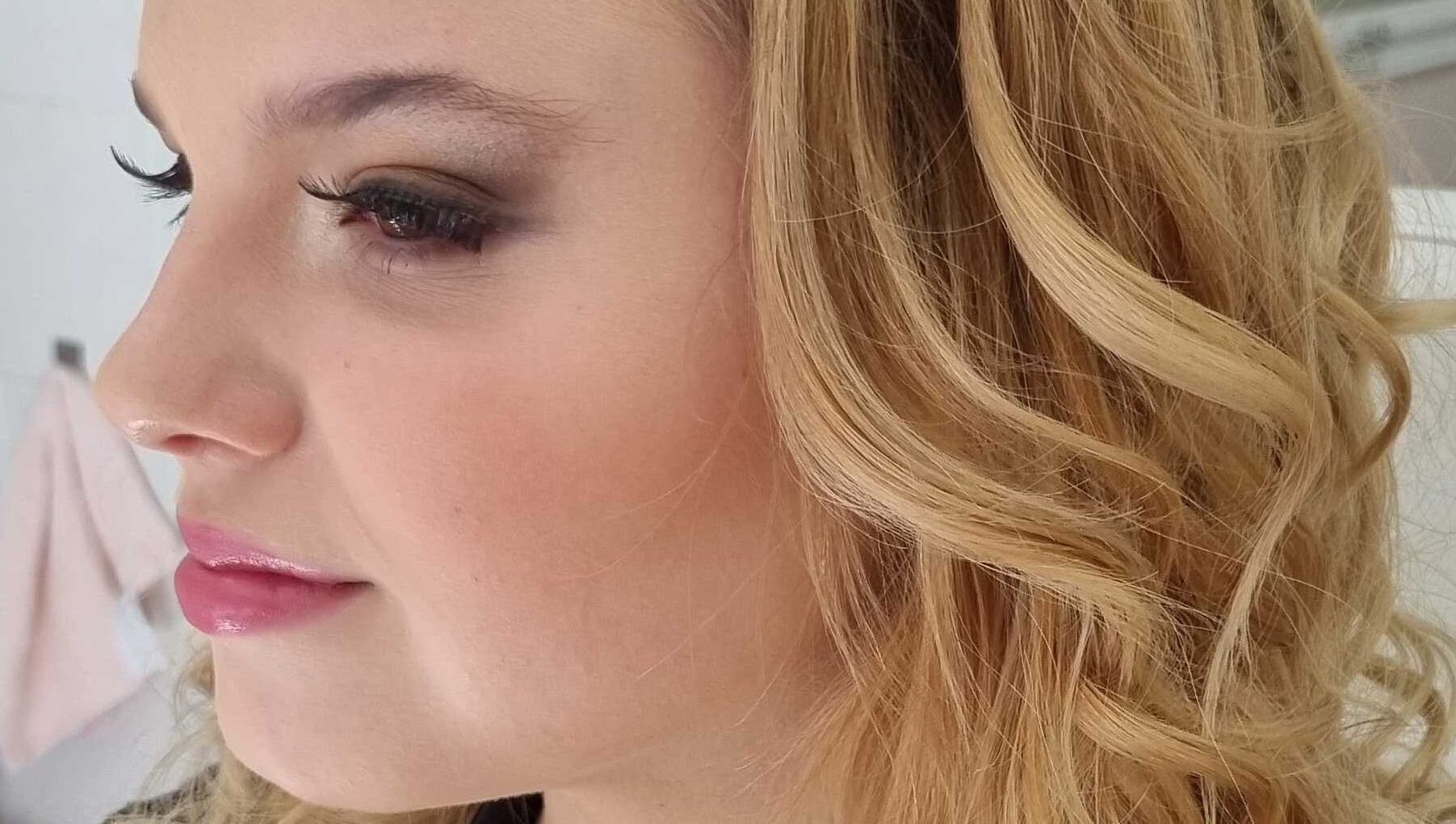 Friss smink és szempilla Több Mint Pilla szalonban, Budapest, Magyar, HU.