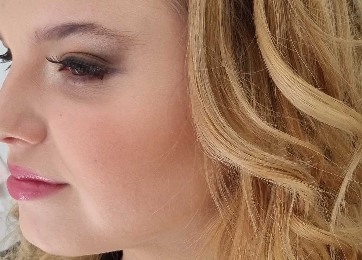 Friss smink és szempilla Több Mint Pilla szalonban, Budapest, Magyar, HU.