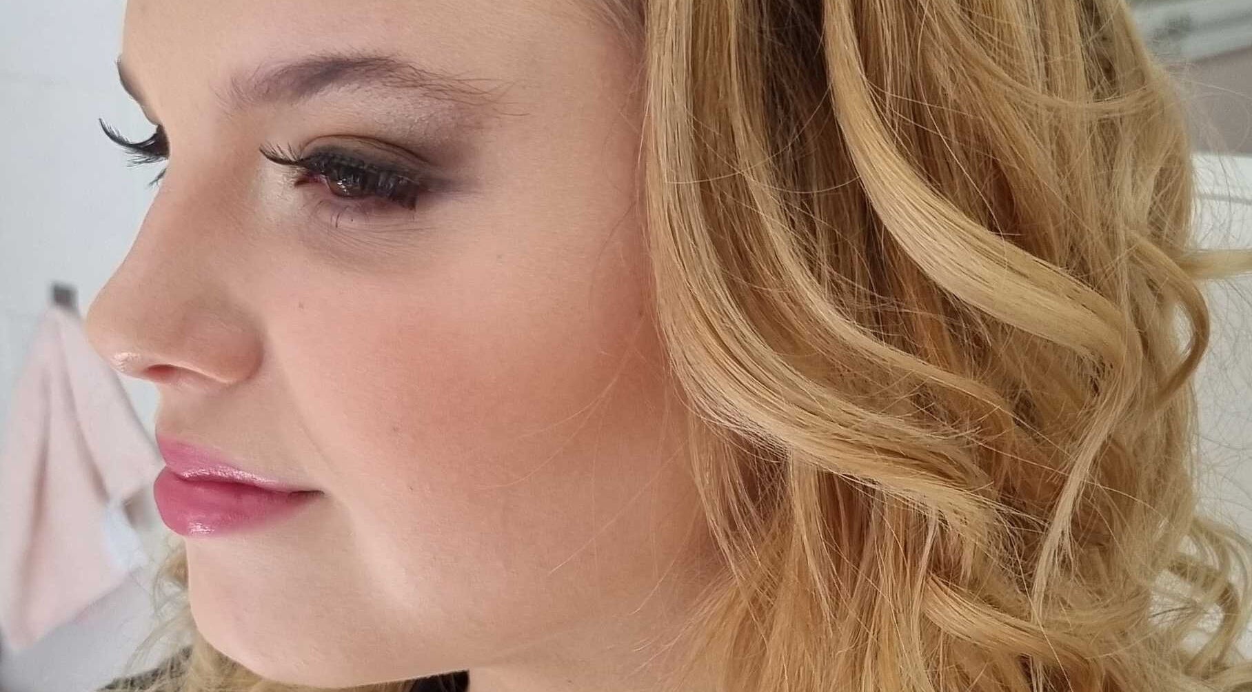 Friss smink és szempilla Több Mint Pilla szalonban, Budapest, Magyar, HU.