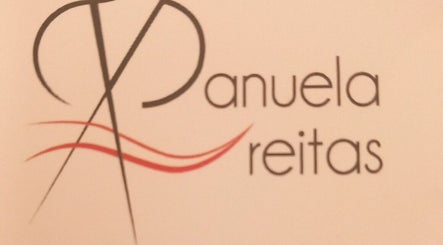 Logotipo do salão Manuela Freitas em Paredes, Porto, PT, representando sofisticação e beleza.