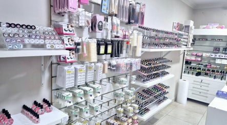 Elegant Nails by Claudia image 3