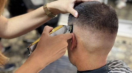 Férfi hajvágás Giallo. Szalon & Barber Shop - KISKUNHALAS, Kiskunhalas, HU szalonban.