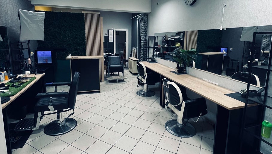 Giallo. Szalon & Barber Shop - KISKUNHALAS belső tere modern berendezéssel Kiskunhalas, HU.