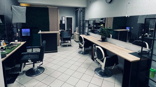 Giallo. Szalon & Barber Shop - KISKUNHALAS belső tere modern berendezéssel Kiskunhalas, HU.