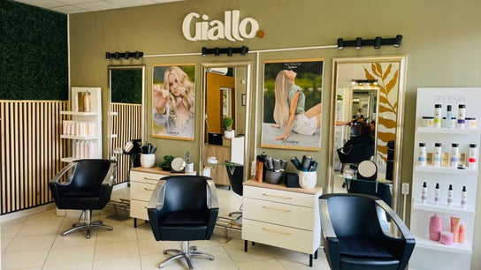 Giallo. Szalon & Barber Shop - MAKÓ belső tér. Stílusos berendezés, modern hajápolási termékek Makó, HU.