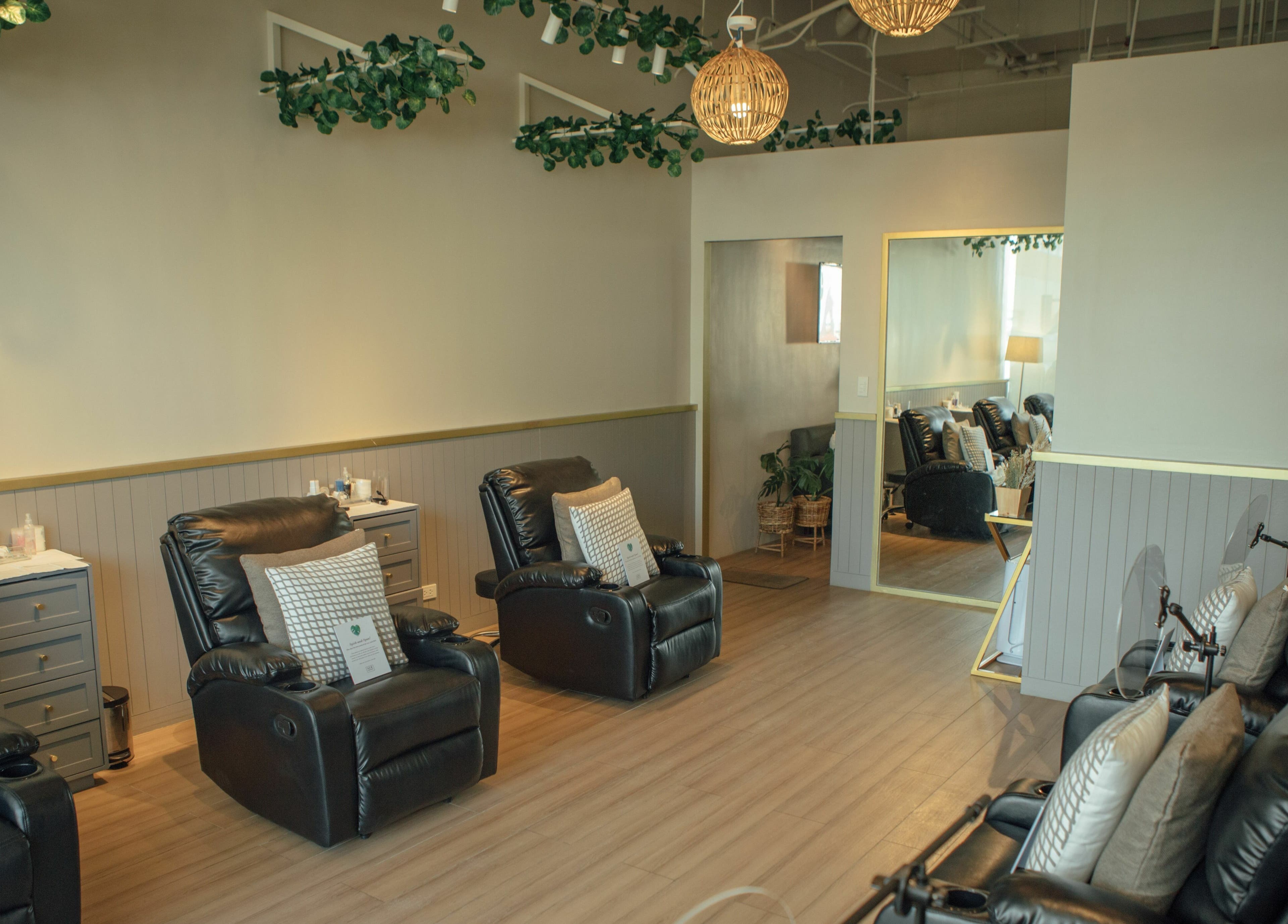 Relaxing leather chairs at NEW Lounge Westgate Alabang, Muntinlupa, Metro Manila, PH. Modern and tranquil spa setting.