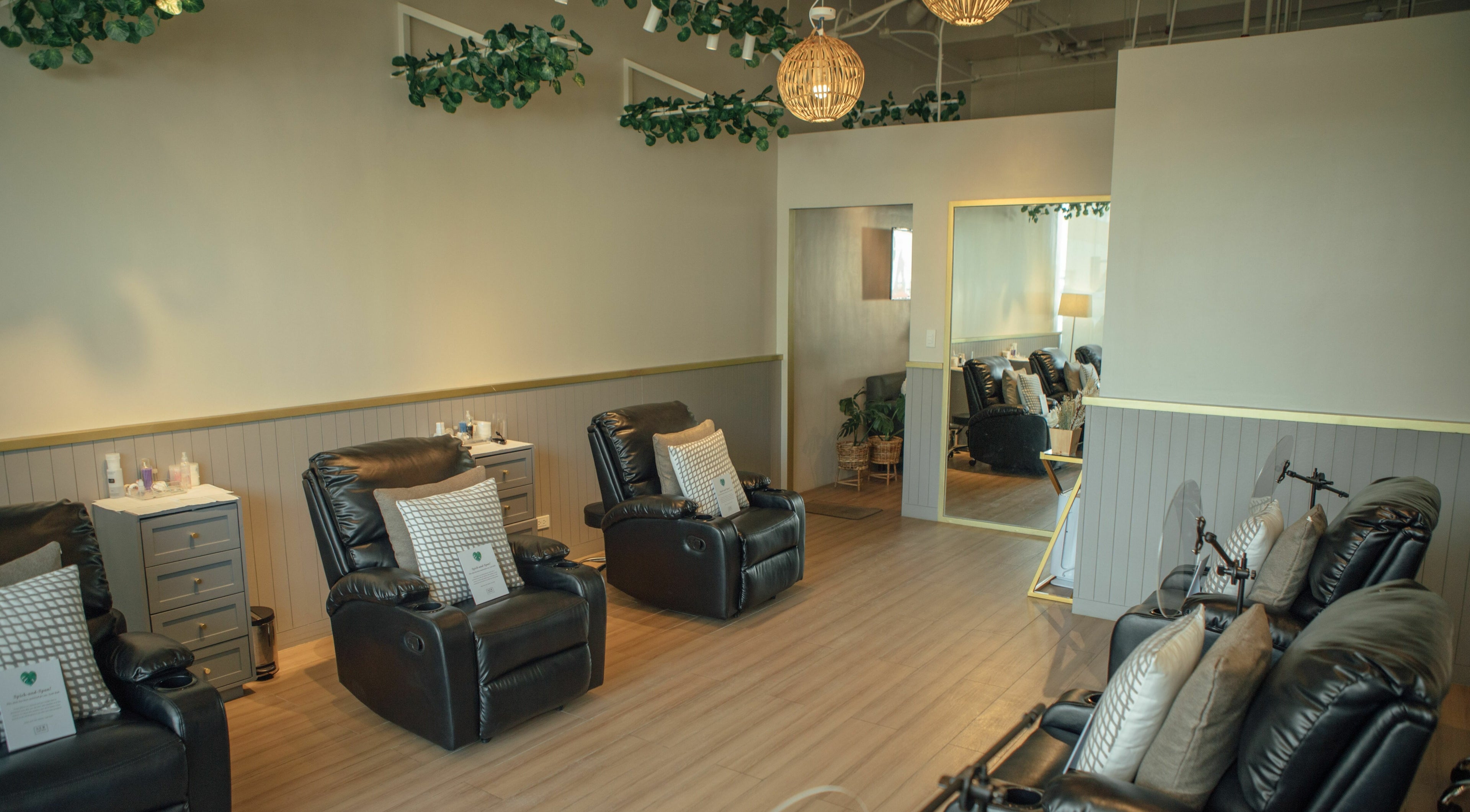 Relaxing leather chairs at NEW Lounge Westgate Alabang, Muntinlupa, Metro Manila, PH. Modern and tranquil spa setting.