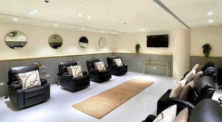 NEW Lounge Glorietta image 2