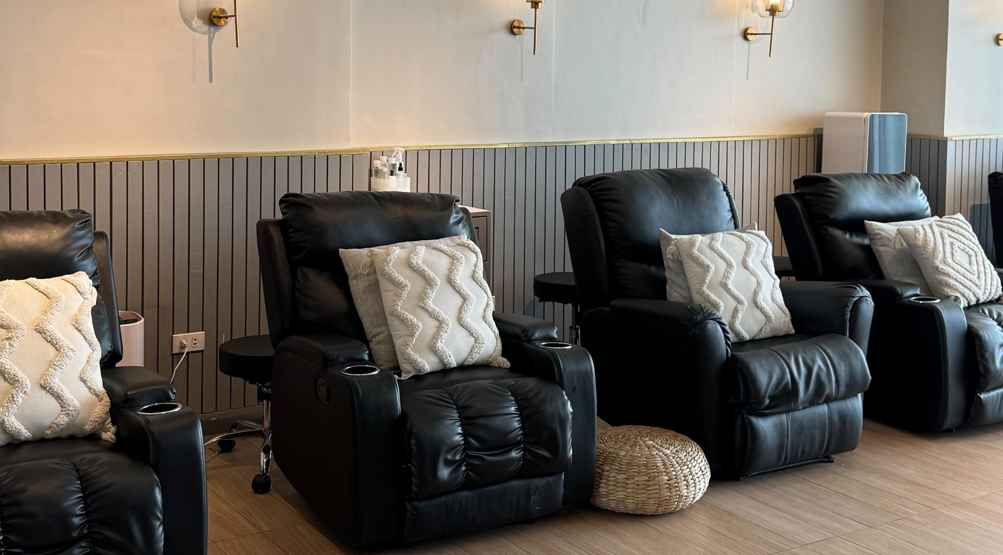 Luxurious leather chairs at New Lounge Shangri-La at The Fort, Taguig City, Metro Manila, PH offer a serene retreat.