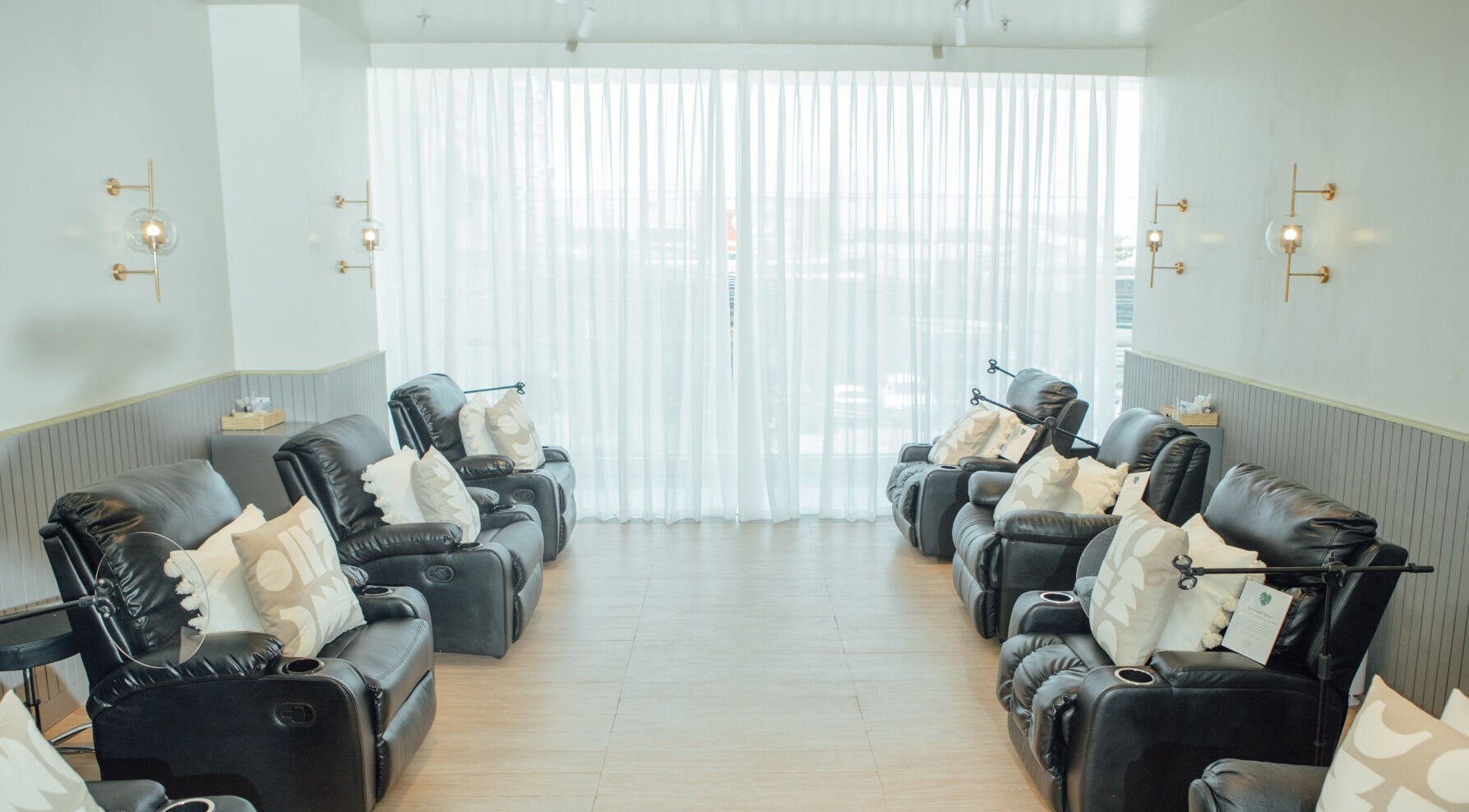 Relaxing recliner setup at New Lounge Las Piñas, Las Piñas, Metro Manila, PH.