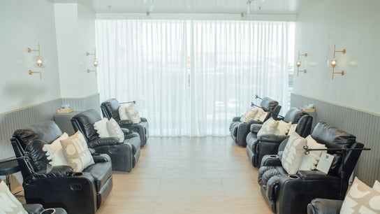 Relaxing recliner setup at New Lounge Las Piñas, Las Piñas, Metro Manila, PH.