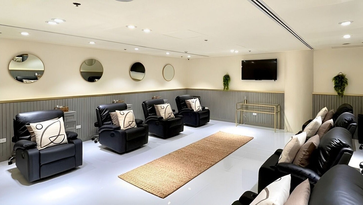 Luxurious relaxation chairs at NEW Lounge Glorietta in Makati, Metro Manila, PH.