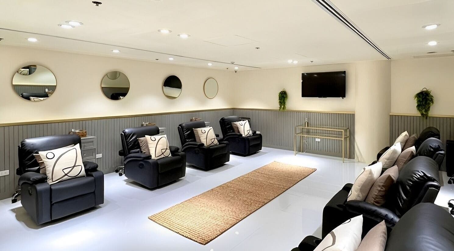 Luxurious relaxation chairs at NEW Lounge Glorietta in Makati, Metro Manila, PH.