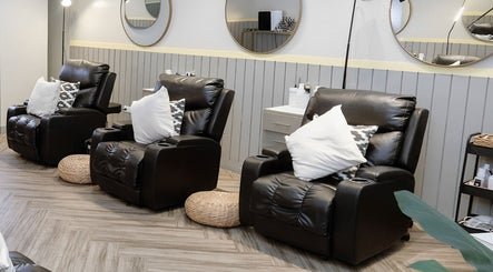 Comfortable lounge chairs at NEW Lounge Glorietta, Makati, Metro Manila, PH for ultimate relaxation.