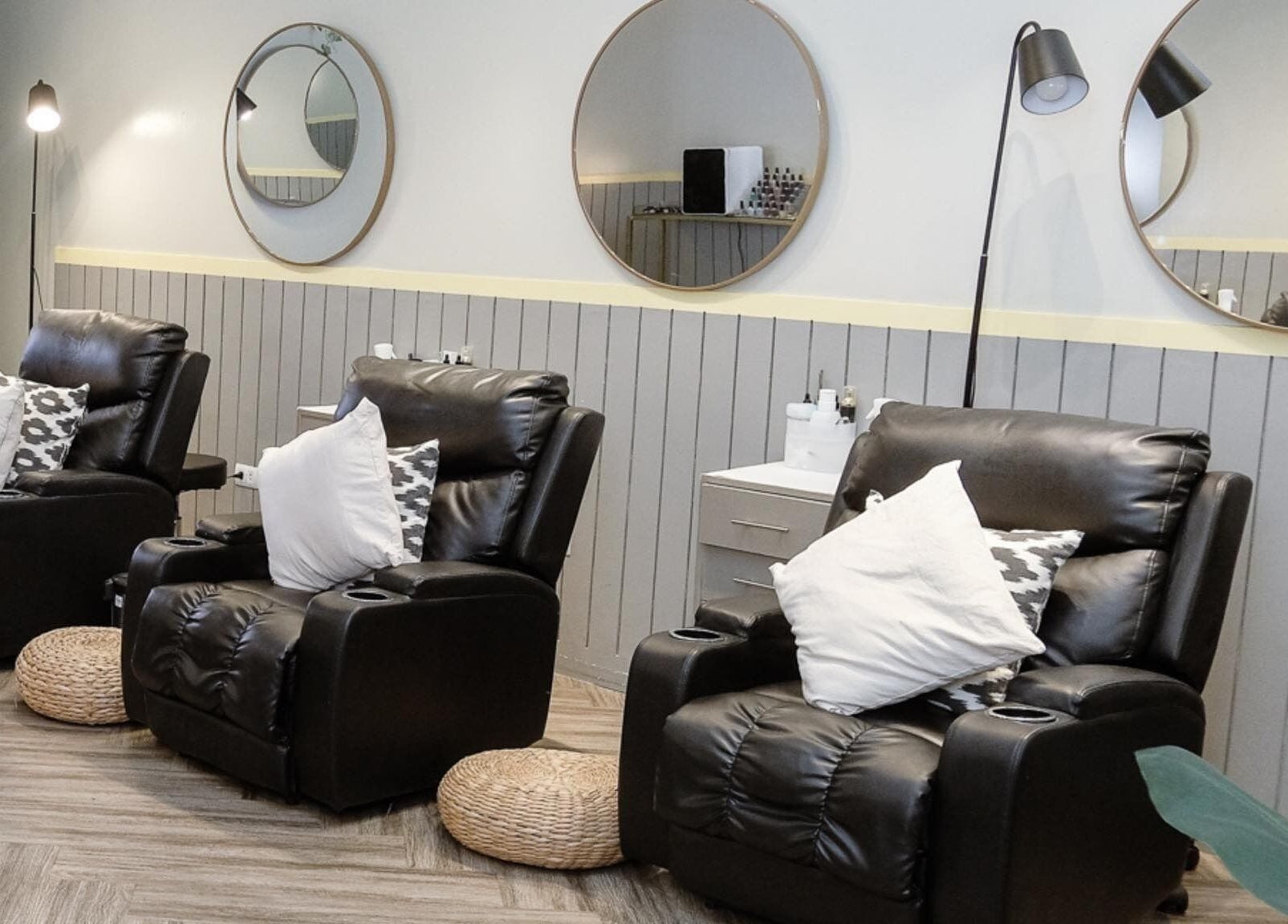 Relaxing lounge chairs and mirrors at NEW Lounge Pampanga, Angeles, Central Luzon, PH.