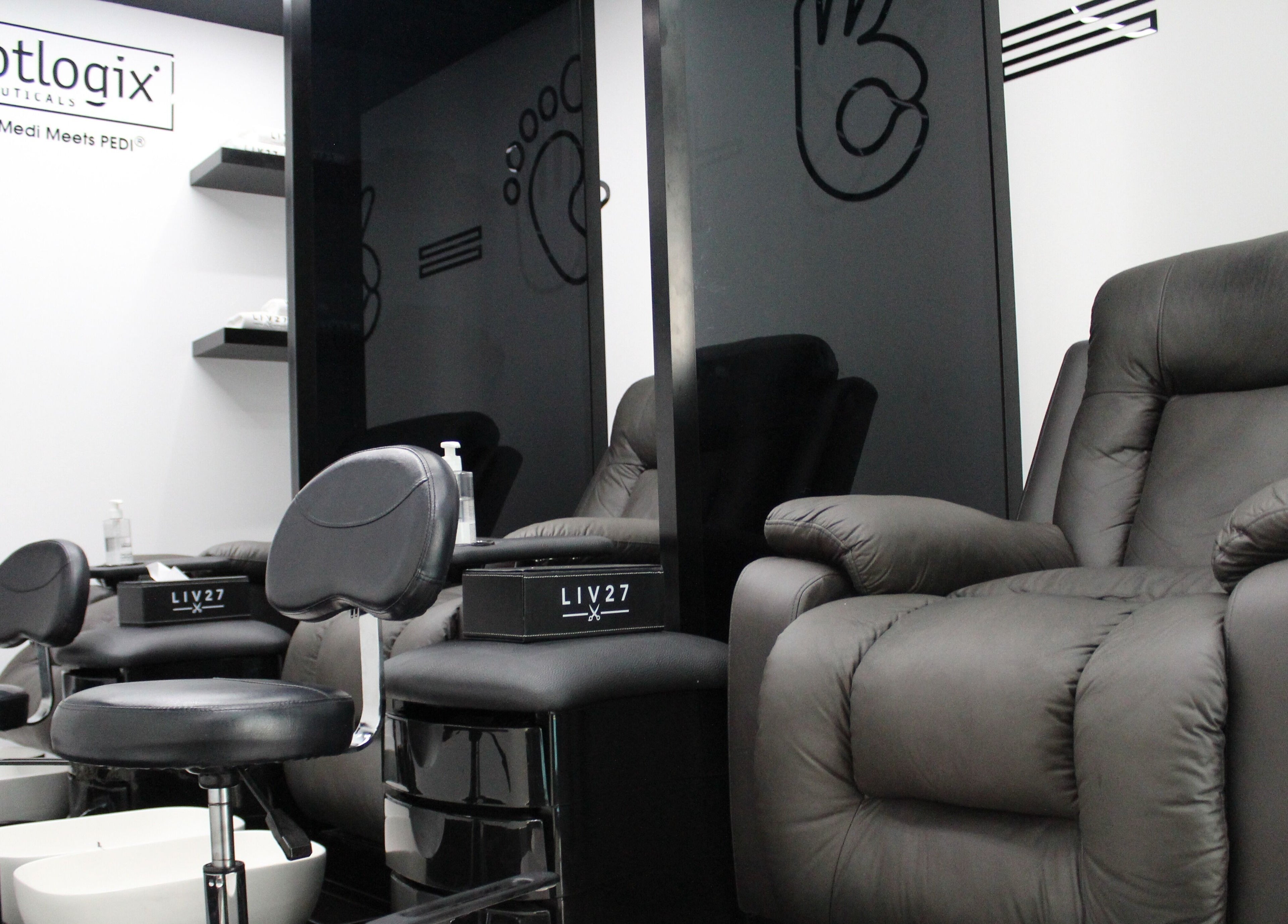 LIV27 - Media City Branch's plush pedicure chairs in Dubai, Dubai, AE for a premium pampering experience.