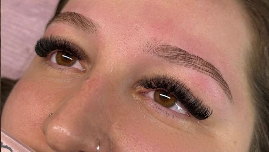 Stunning lash extensions at DolledupbySC in Mickleham, Victoria, AU, enhancing natural beauty.