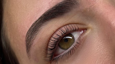 Close-up of expertly shaped eyebrow at DolledupbySC, Mickleham, Victoria, AU, showcasing precise beauty detailing.