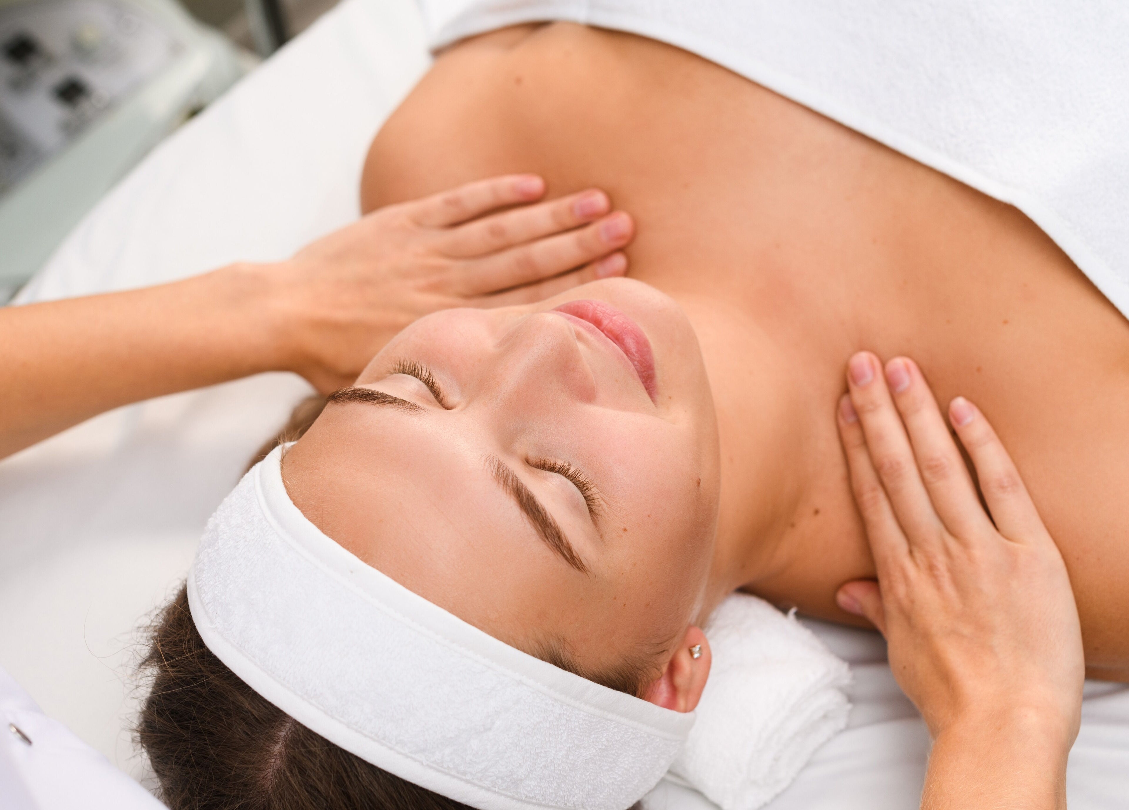 Tratamiento facial relajante en Laboratorios Luque Mall del Sol, Guayaquil, Guayas, EC. Experiencia de bienestar.