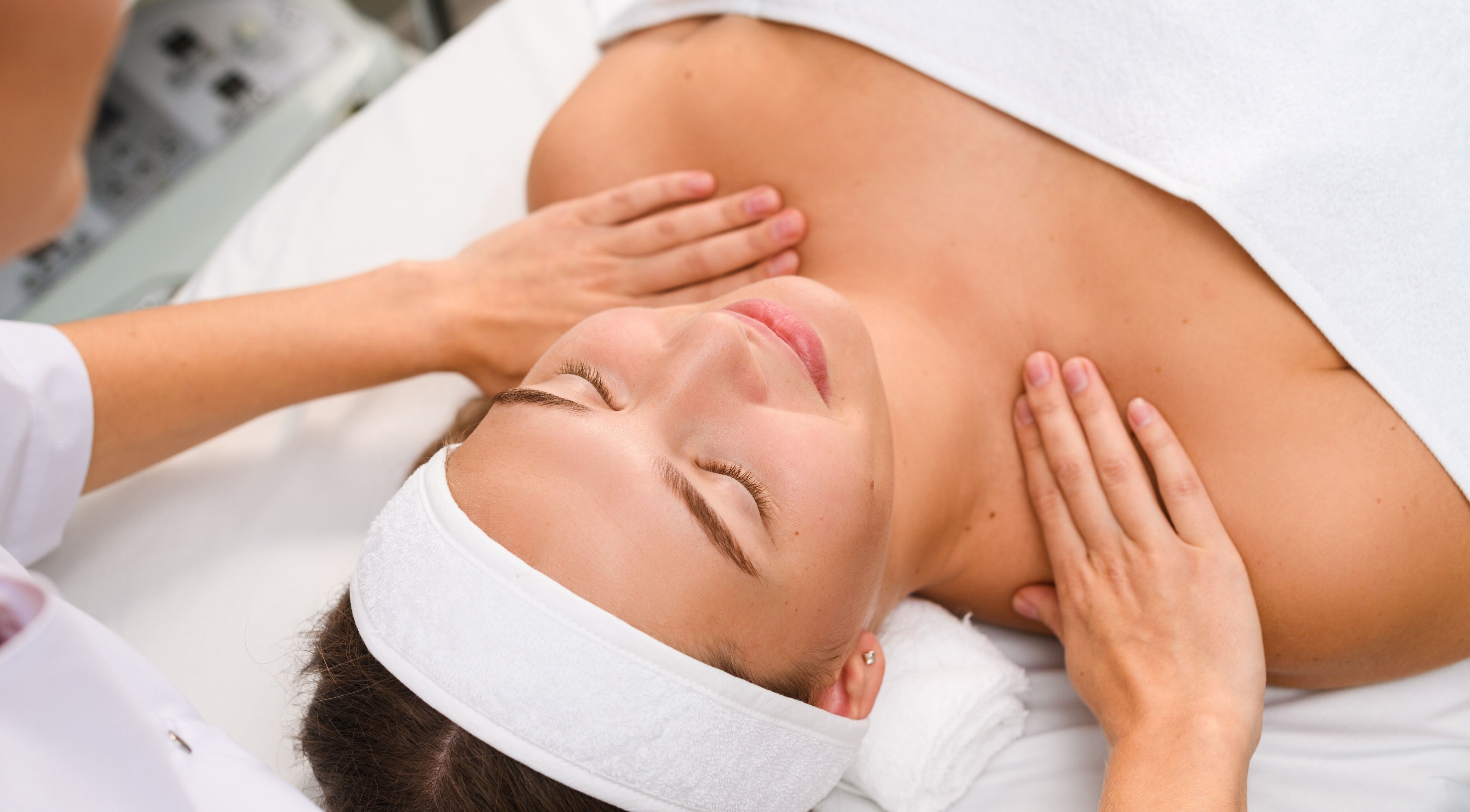 Tratamiento facial relajante en Laboratorios Luque Mall del Sol, Guayaquil, Guayas, EC. Experiencia de bienestar.