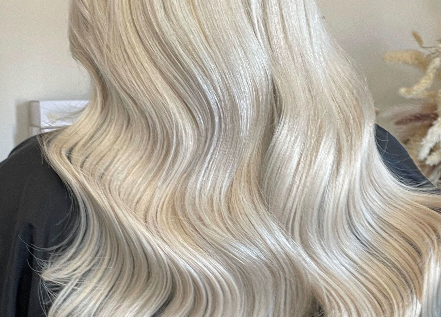 Glorious wavy blonde hairstyle by Luxe Hair in Aberdeen, Scotland, GB, showcasing professional styling skills.