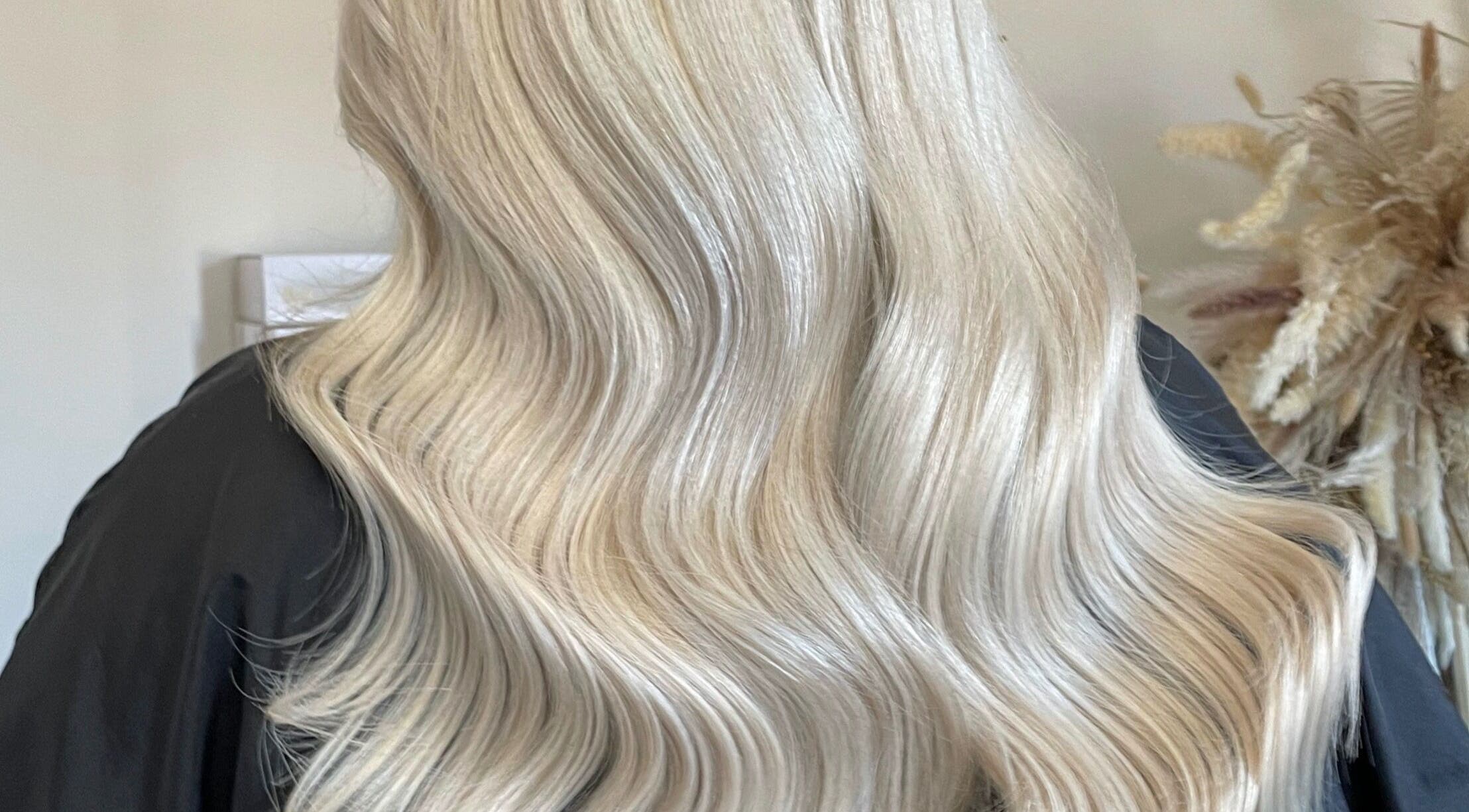 Glorious wavy blonde hairstyle by Luxe Hair in Aberdeen, Scotland, GB, showcasing professional styling skills.
