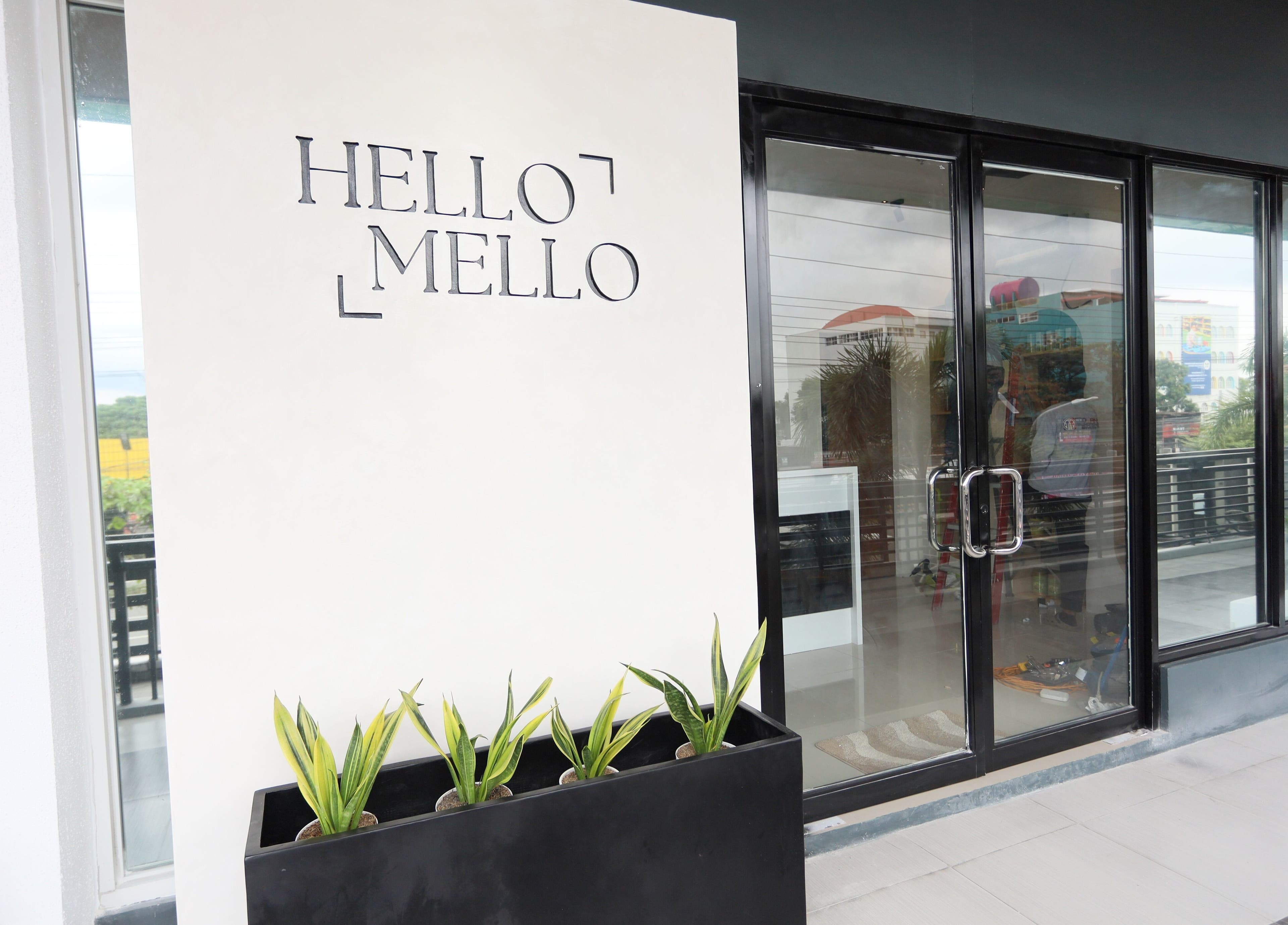 HelloMello Salon entrance in Angeles, Central Luzon, PH with modern glass doors and greenery.