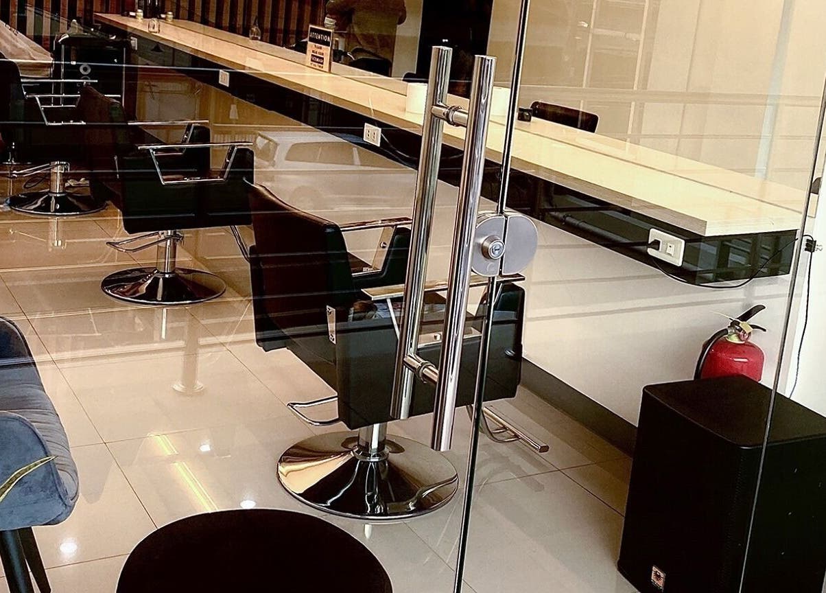 Modern salon interior at HelloMello Salon, Angeles, Central Luzon, PH with sleek black chairs and mirrors.