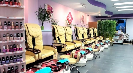 V5 Nails Salon & Spa