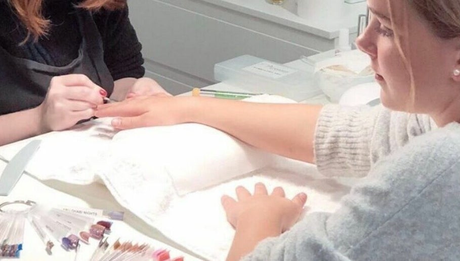 Jaclyn’s Nails & Brows image 1
