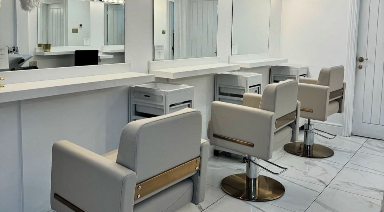 Stylish salon interior at SOUTHBOROUGH, Southborough, England, GB with modern chairs and mirrors reflecting light.