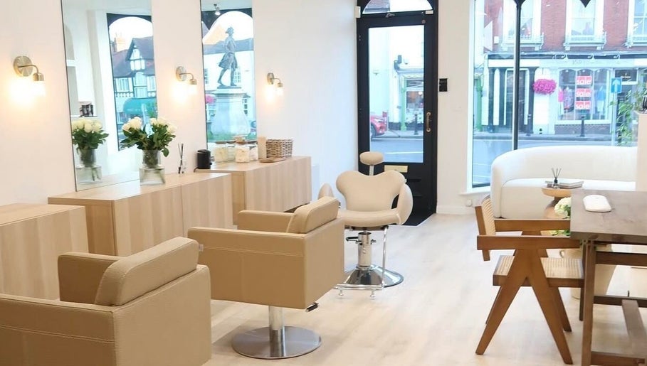 The Makeup & Hair Bar - Westerham 1paveikslėlis