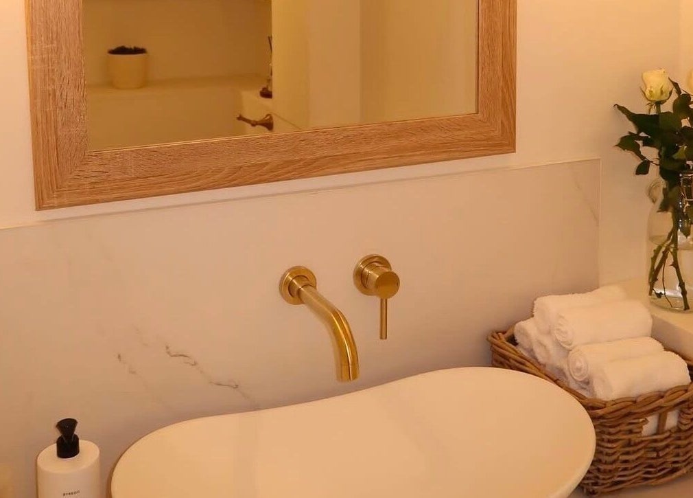 Luxurious bathroom with gold fixtures and roses at WESTERHAM, Kent, England, GB.