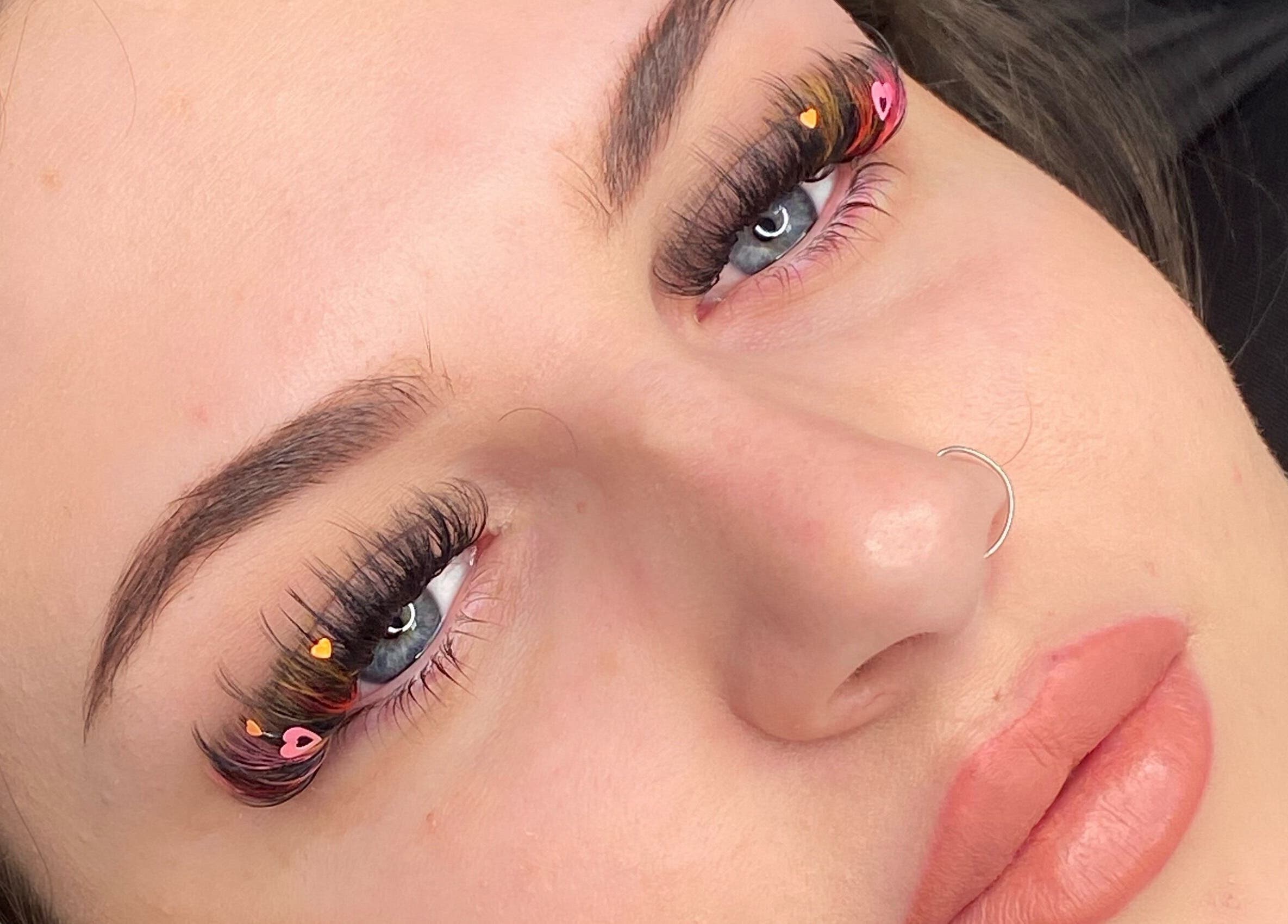 Dramatic colorful eyelash extensions at Blink & Sculpt, Brixworth, England, GB.