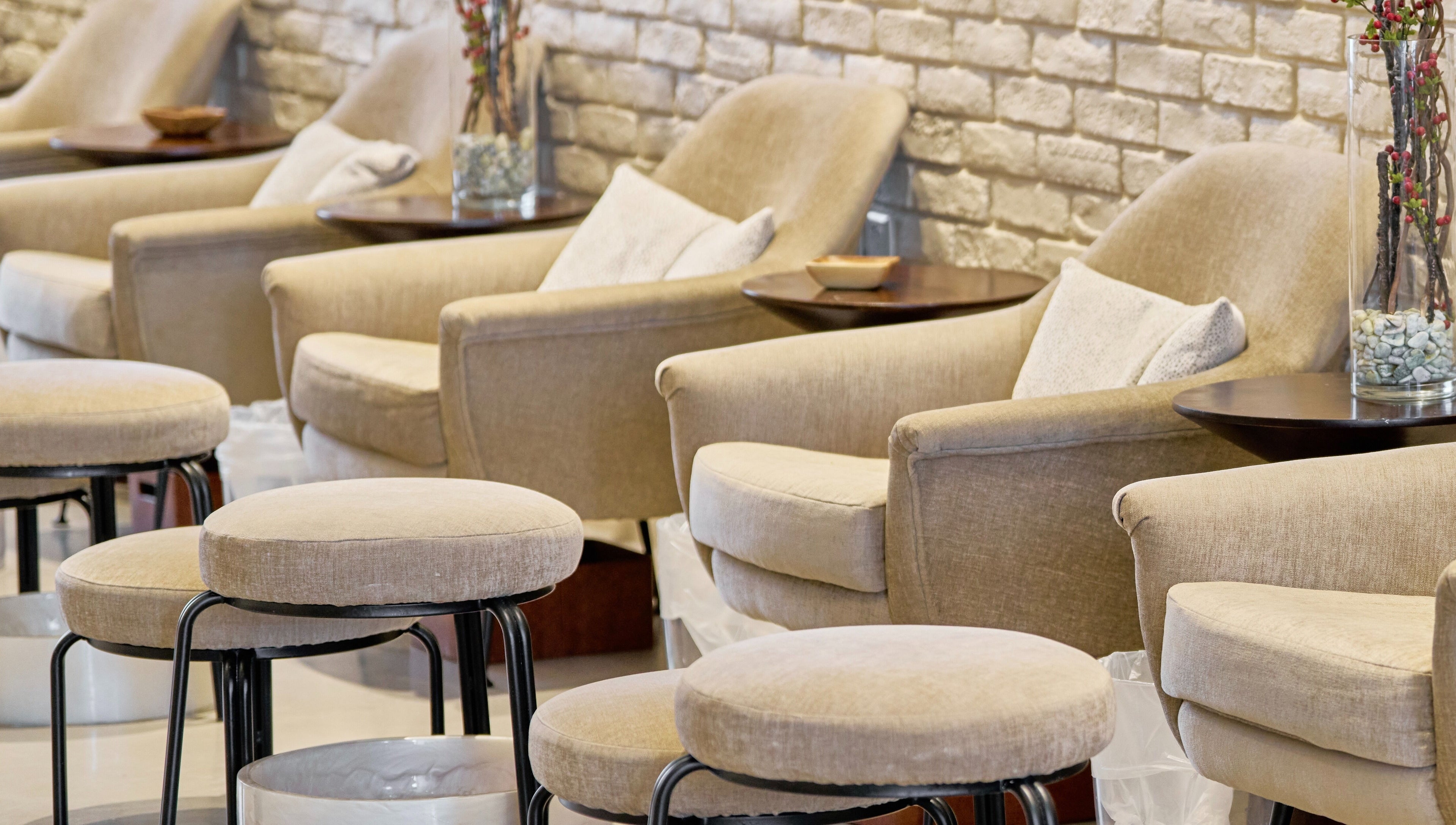 Relaxing seating area at Anamil Spa - Al Rabi, Riyadh, Riyadh Province, SA with plush chairs and side tables.