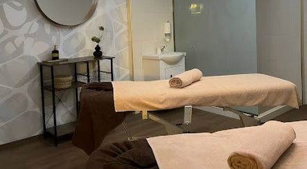 Две масажни маси в Evia Beauty, Bansko Riverside Boutique Hotel, Благоевград, BG.