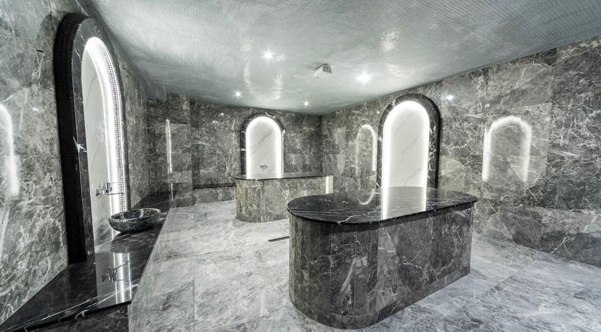 Луксозен мраморен интериор на Evia Spa в Pulse Fitness Plovdiv, Пловдив, Пловдив, BG.