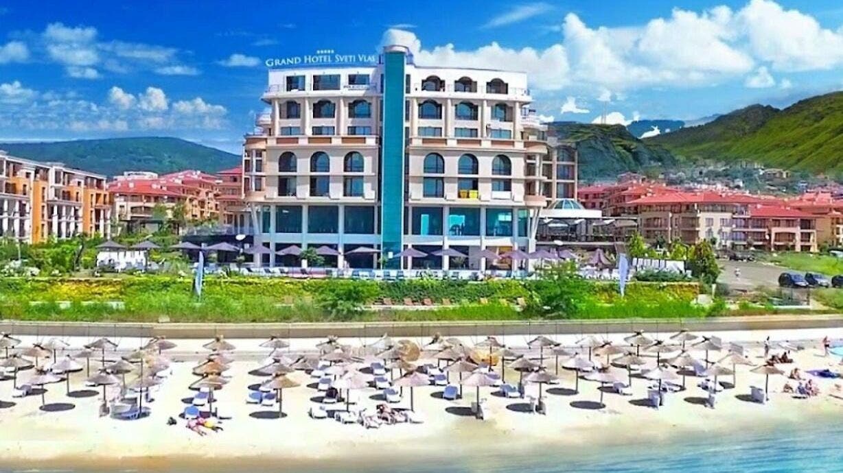 Плаж пред Evia Spa в Grand Hotel Sveti Vlas, Свети Влас, България, BG.