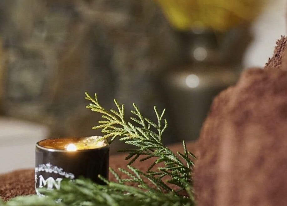 Ароматна свещ и зелена клонка в Evia Spa в Grand Hotel Sveti Vlas, Свети Влас, България, BG.