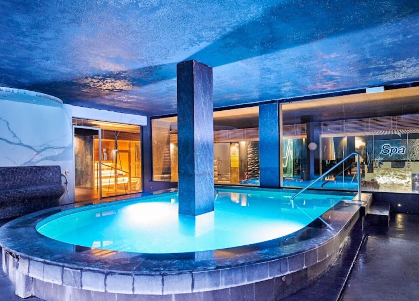 Басейн в Evia Spa в Pulse Fitness Mladost Sofia, София, Област София, BG.