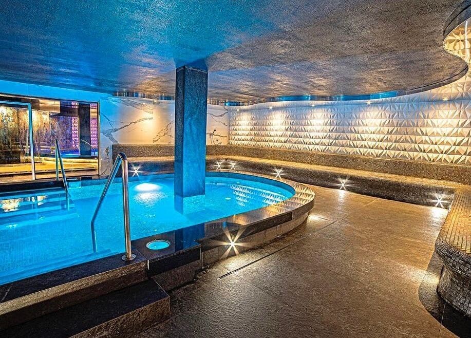Светещ басейн в луксозен интериор на Evia Spa in Pulse Fitness Mladost Sofia, София, Област София, BG.