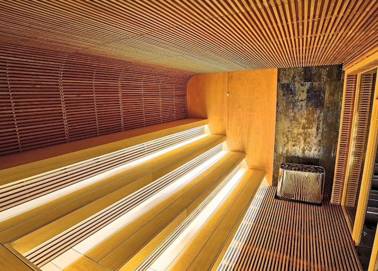 Модерна сауна в Evia Spa в Pulse Fitness Mladost Sofia, София, Област София, BG.