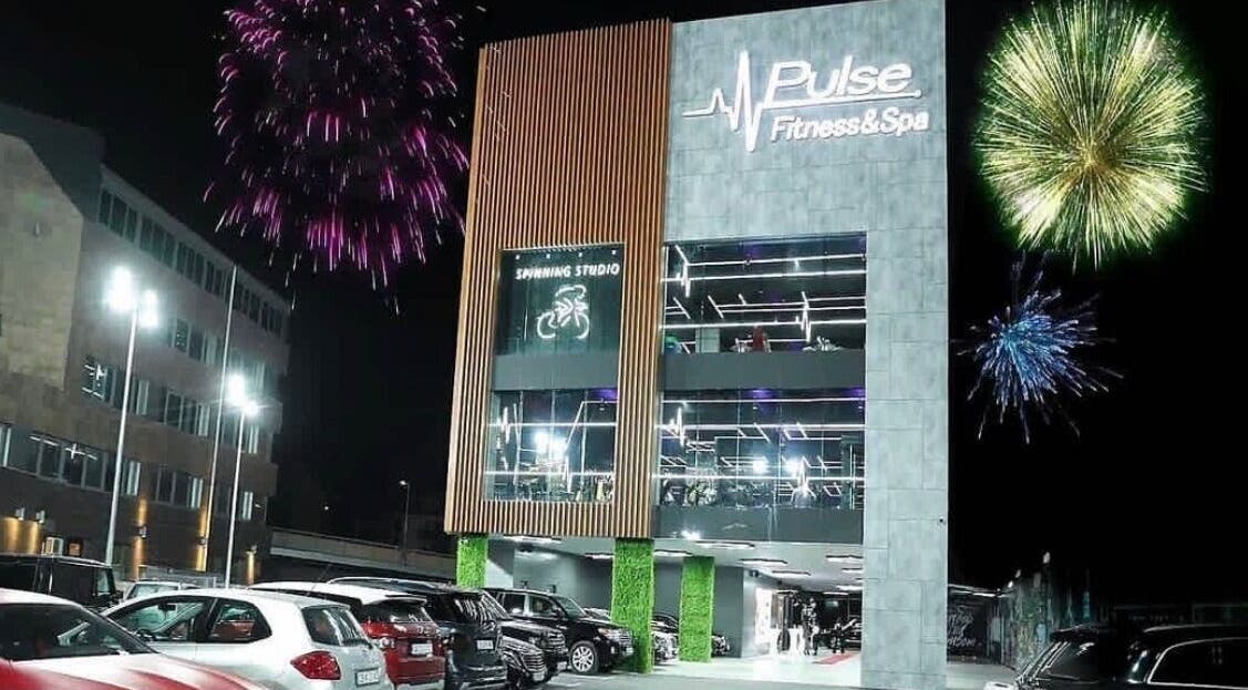 Вход на Evia Spa в Pulse Fitness Mladost Sofia през нощта със сияещи фойерверки, София, Област София, BG.