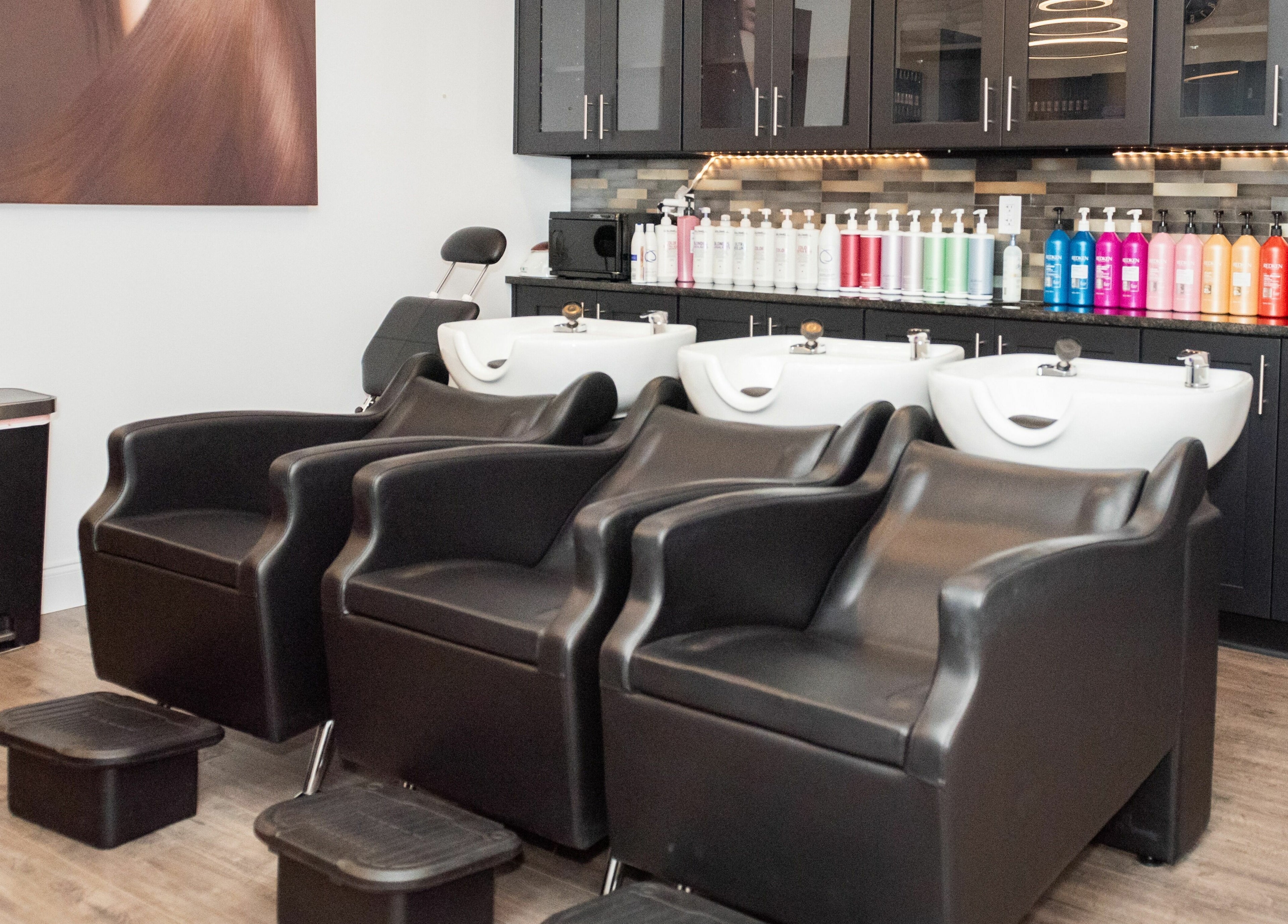 Luxurious wash stations at Moochini Hair Salon in Alpharetta, Georgia, US, showcasing a modern design.