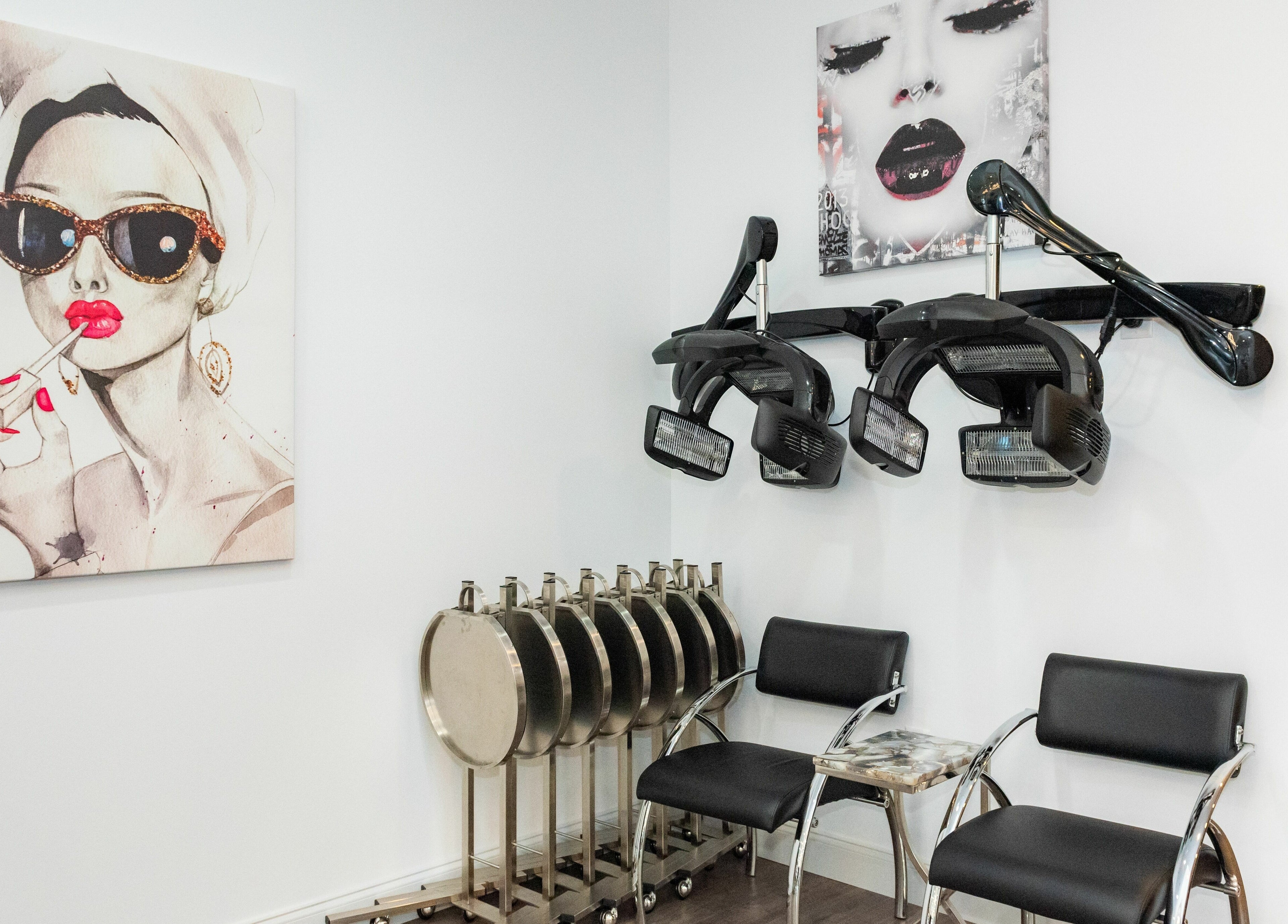 Stylish wall art and modern chairs in Moochini Hair Salon, Alpharetta, Georgia, US.