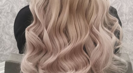Blonde hair in soft waves at Platinum Salon Rothwell - Lengths by Nathalie, Rothwell, England, GB.